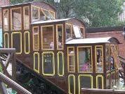 Standseilbahn Burgberg, Budapest, Ungarn, Zug in der Talstation