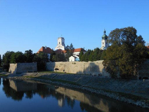 Győr, Ungarn, Festungsmauern am Fluss