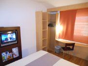 ibis Gyor, Győr, Ungarn, Zimmer 408 mit Queensize Bett, Flachbildfernseher