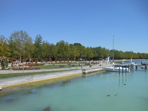 Mietwagen Rundreise, Ungarn, Balatonfüred, Segelhafen und Strandpromenade