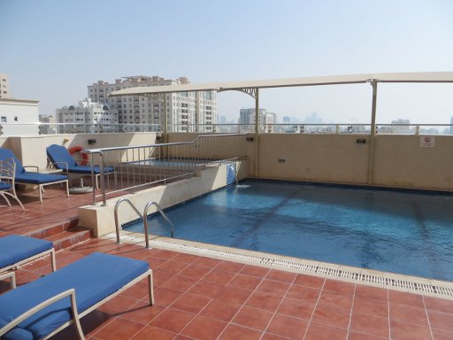 Al Hamra Hotel, Sharjah, Vereinigte Arabische Emirate, Schwimmbecken auf dem Dach