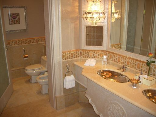 Emirates Palace Mandarin Oriental, Abu Dhabi, Vereinigte Arabische Emirate, Badezimmer einer Suite