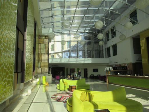 Traders Hotel &ndash; Qaryat Al Beri, Abu Dhabi, Vereinigte Arabische Emirate, Empfangshalle mit Rezeption