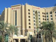 Traders Hotel &ndash; Qaryat Al Beri, Abu Dhabi, Vereinigte Arabische Emirate, Au&szlig;enansicht an der Al Khor Street
