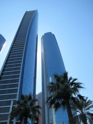 Conrad® Abu Dhabi Etihad Towers Observation Deck at 300, Abu Dhabi, Vereinigte Arabische Emirate, Au&szlig;enansicht an der West Corniche