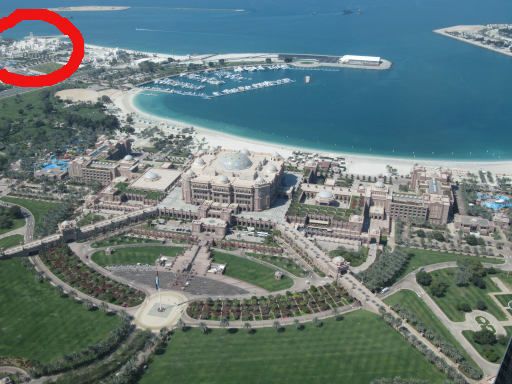 Conrad® Abu Dhabi Etihad Towers Observation Deck at 300, Abu Dhabi, Vereinigte Arabische Emirate, Ausblick Presidential Palace und Emirates Palace Hotel