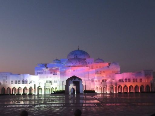 Qasar Al Watan, Pr&auml;sidentenpalast, Abu Dhabi, Vereinigte Arabische Emirate, Beleuchtung am Abend