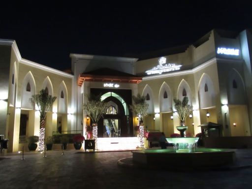 The Souk at Qaryat Al Beri, Abu Dhabi, Vereinigte Arabische Emirate, Au&szlig;enansicht an der Hamad Mohamed Thani Al Rumaithi Street