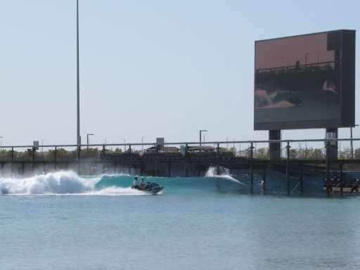 Surf Abu Dhabi, Abu Dhabi, Vereinigte Arabische Emirate, Welle und Bildschirm