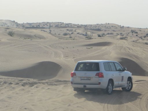 Welcome Sky Travel & Tourism LLC, Dubai, Vereinigte Arabische Emirate, Fahrt in den Dünen im Toyota Land Cruiser