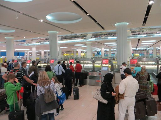 Terminal 3 Emirates® vollautomatischer Check–In, Vereinigte Arabische Emirate, Check In Automaten mit Kofferaufgabe