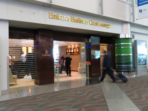 Dubai International Airport Terminal 1, Emirates® Business Lounge Gate 122, Eingang im April 2014 nach der Renovierung