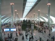 Dubai International Airport Terminal 3, Emirates, Vereinigte Arabische Emirate, Blick vom Emirates Restaurant auf die Halle