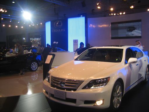 International Motor Show 2009, Dubai, Vereinigte Arabische Emirate, Lexus LS600 hL Hybrid