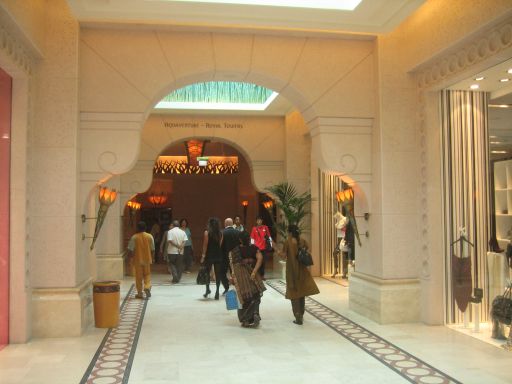 Palm Jumeirah, Dubai, Vereinigte Arabische Emirate, Atlantis Hotel, Eingang mit Shops