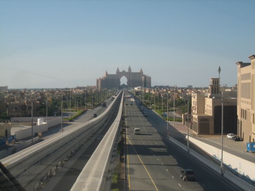 Palm Jumeirah, Dubai, Vereinigte Arabische Emirate, Monorail Ausblick in Fahrtrichtung
