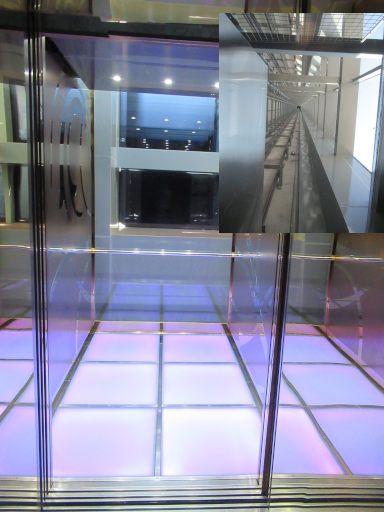 Dubai Frame, Dubai, Vereinigte Arabische Emirate, Fahrstuhl und Blick nach oben in den Fahrstuhlschacht