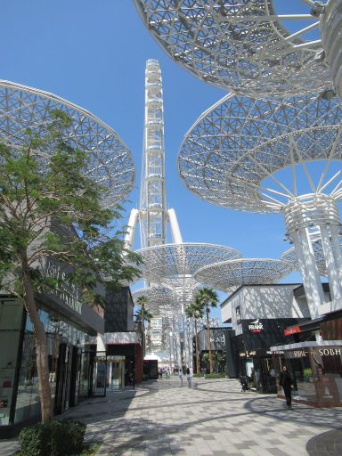 Ain Dubai Riesenrad, Dubai, Vereinigte Arabische Emirate, Fu&szlig;g&auml;ngerzone mit Gesch&auml;ften und Restaurants