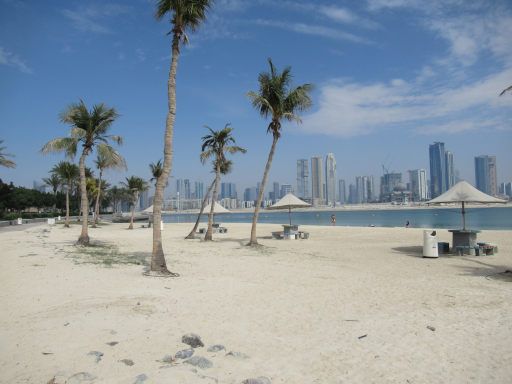 Al Mamzar Park und Strand, Dubai, Vereinigte Arabische Emirate, Sadaf Beach mit Blick auf Sharjah