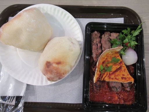 Asli Beirut Restaurant, Dubai, Vereinigte Arabische Emirate, Kebab Khuskhush mit Brot f&uuml;r 52,&ndash; AED im M&auml;rz 2025