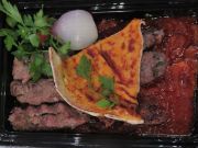 Asli Beirut Restaurant, Dubai, Vereinigte Arabische Emirate, Kebab Khuskhush mit Brot f&uuml;r 52,&ndash; AED im M&auml;rz 2025