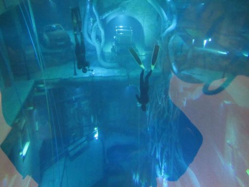Deep Dive Dubai, Dubai, Vereinigte Arabische Emirate, Freediver im Tauchbecken