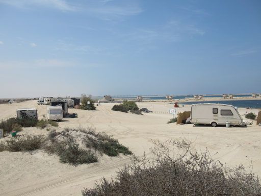 Jebel Ali Beach Camping, Dubai, Vereinigte Arabische Emirate, Wohnwagen in den D&uuml;nen