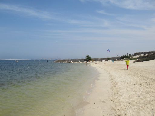 Jebel Ali Beach Camping, Dubai, Vereinigte Arabische Emirate, Strand mit Rettungsschwimmer