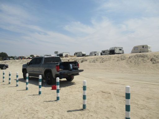Jebel Ali Beach Camping, Dubai, Vereinigte Arabische Emirate, Fahren und Parken am Strand erlaubt