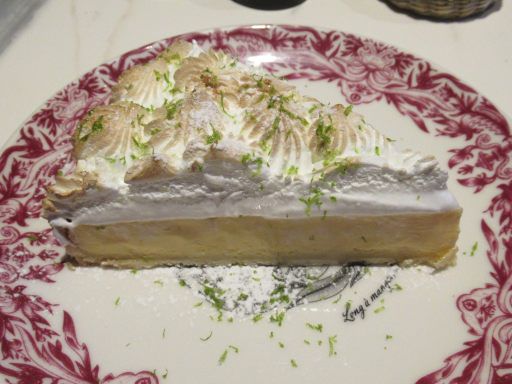 Mama Shelter Hotel, Mamm&rsquo;s Bar, Dubai, Vereinigte Arabische Emirate, Zitronenkuchen