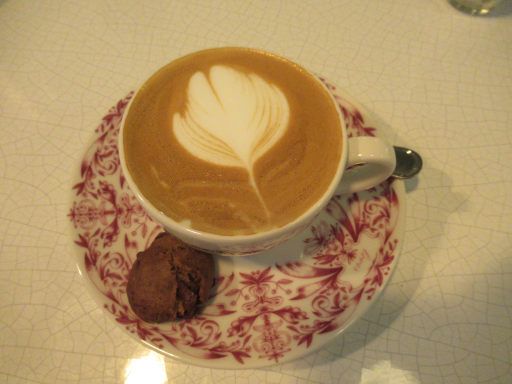Mama Shelter Hotel, Pizzeria Trattoria, Dubai, Vereinigte Arabische Emirate, Cappuccino