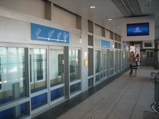 Palm Jumeirah Monorail, Dubai, Vereinigte Arabische Emirate, Station Gateway mit vollautomatischen T&uuml;ren