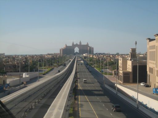 Palm Jumeirah Monorail, Dubai, Vereinigte Arabische Emirate, Fahrt Richtung Atlantis The Royal Hotel