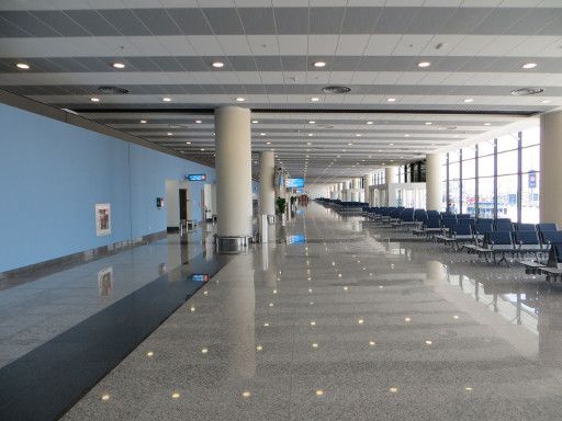 Dubai World Central Al Maktoum International Airport, DWC, Vereinigte Arabische Emirate, Wartebereich im Gebäude