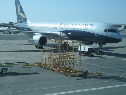 Ras Al Khaimah, Vereinigte Arabische Emirate, Flughafen mit RAK Airways Maschine