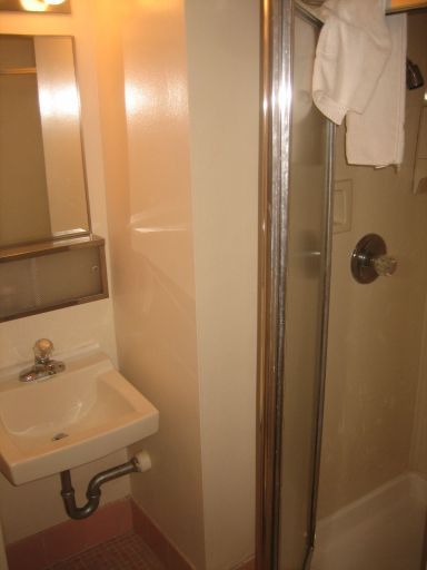Grant Plaza Hotel, San Francisco, Kalifornien, USA, Zimmer 314, Bad mit Dusche und Waschbecken