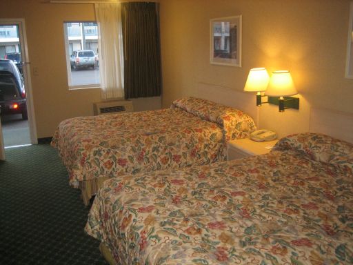 Howard Johnson Inn, Flagstaff, Arizona, USA, Zimmer 121 mit zwei Doppelbetten