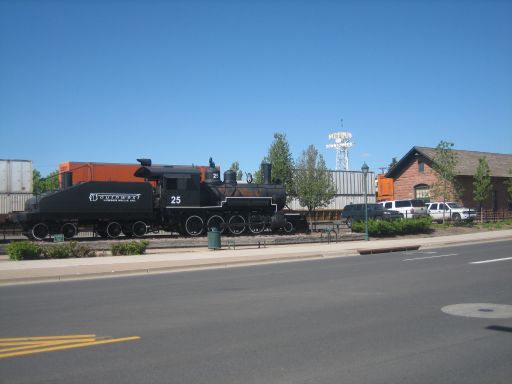 Flagstaff, Arizona, Vereinigte Staaten von Amerika, alte Lok am Bahnhof / Touristeninformation