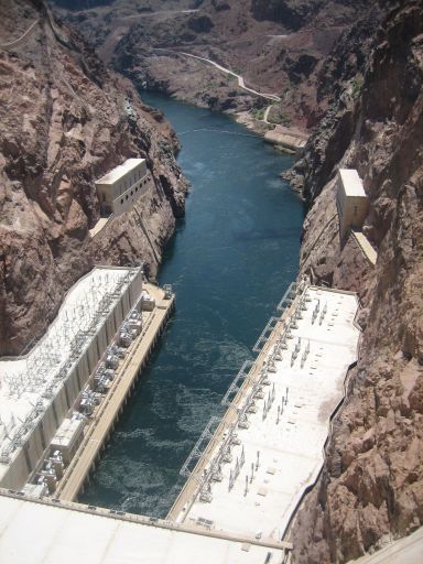 Hoover Dam, Nevada, Arizona, USA, Generatoren Gebäude und Wasser Bypass