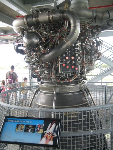 Kennedy Space Center, Cape Canaveral, Florida, USA, Triebwerk vom Space Shuttle auf dem Aussichtsturm