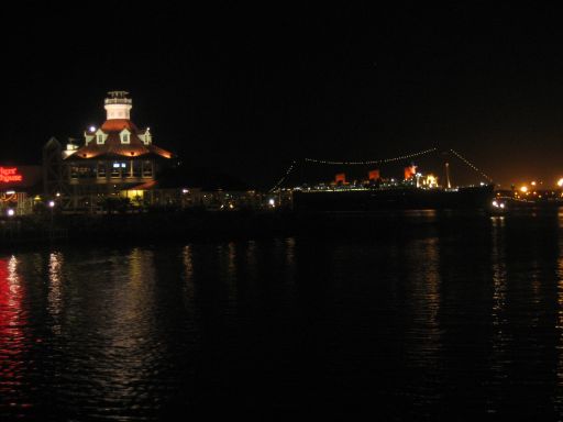 Long Beach, Kalifornien, Vereinigte Staaten von Amerika, Hafen mit Queen Mary im Hintergrund