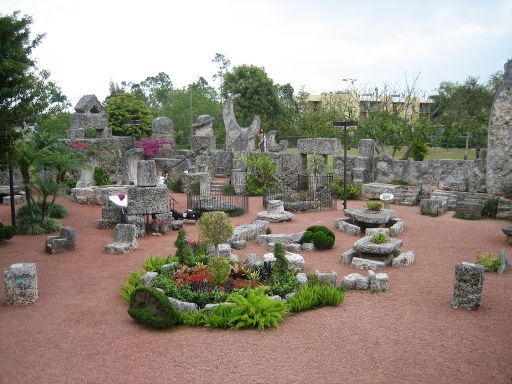 Coral Castle Museum, Miami, Florida, Vereinigte Staaten von Amerika, Grünanlage mit Korallenblöcken