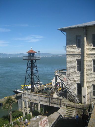 Alcatraz Island, San Francisco, Vereinigte Staaten von Amerika, Wachturm am Hafen