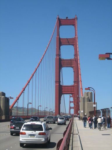 Golden Gate Bridge, San Francisco, Vereinigte Staaten von Amerika, Fahrbahn und Fußgänger– Radweg