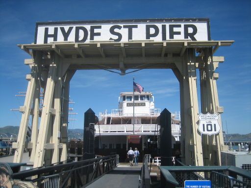 Maritime National Historical Park, San Francisco, Vereinigte Staaten von Amerika, Hyde Street Pier mit Autofähre