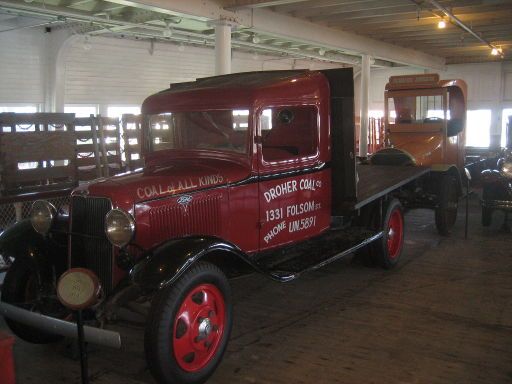 Maritime National Historical Park, San Francisco, Vereinigte Staaten von Amerika, historische Lastwagen auf der Fähre