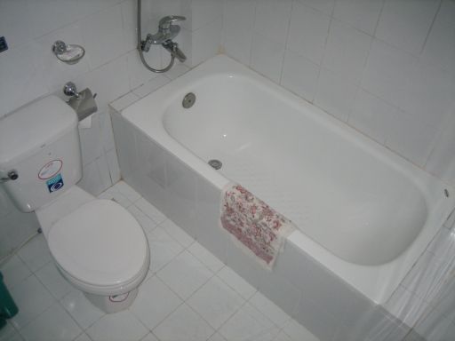 Binh Minh 1 Hotel, Hue, Vietnam, Bad mit WC, Badewanne und Waschbecken