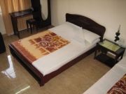 Binh Minh 1 Hotel, Hue, Vietnam , Standard Zimmer mit Bett, Schreibtisch, Hocker, kleinem Schrank