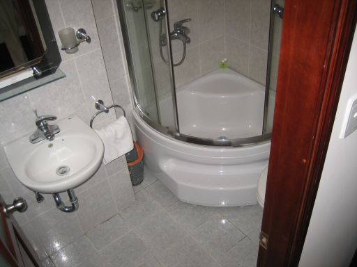 Prince Hotel, Da Nang, Vietnam, Bad mit WC, Duschkabine und Waschbecken