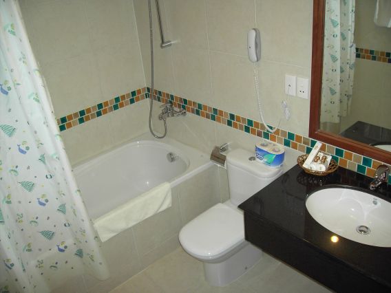 Rex Hotel, Ho Chi Minh, Saigon, Vietnam, Bad mit Waschtisch, WC, Badewanne